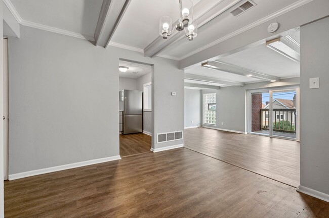 Building Photo - 4608 Coleridge St