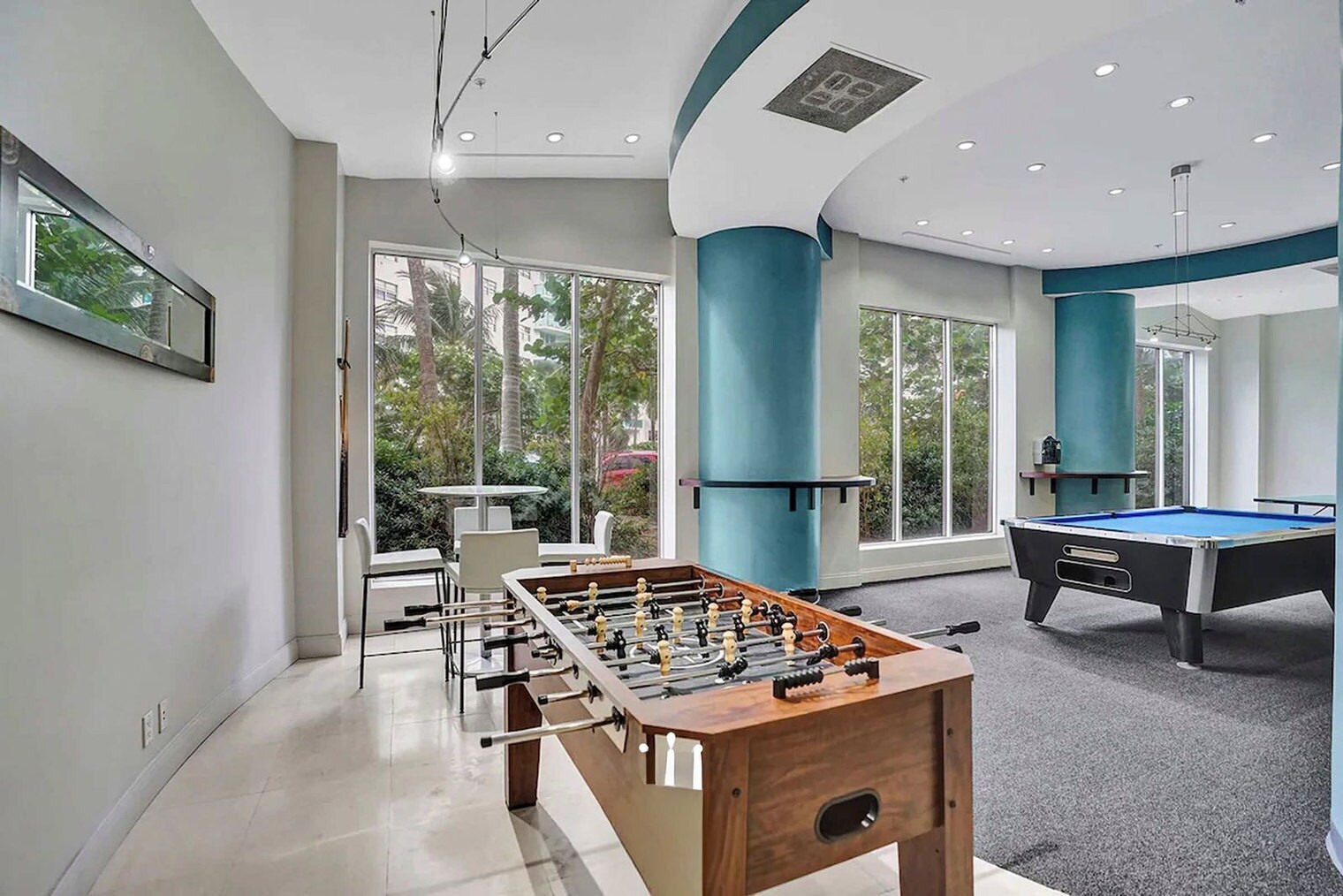 Building Photo - 4001 S Ocean Dr