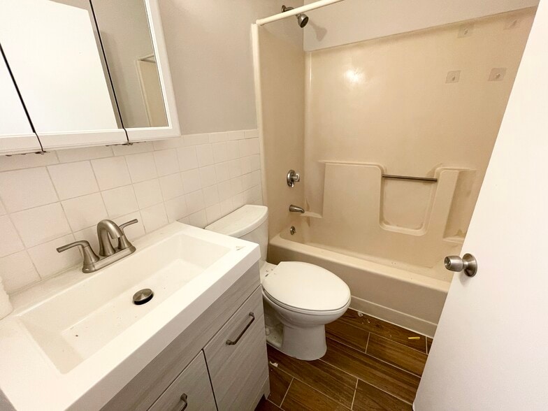 Building Photo - 76 Hammond St