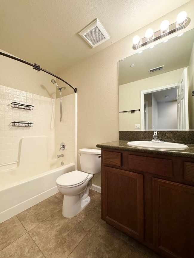 Building Photo - Luxury Townhouse in Vista Ridge Subdivision!