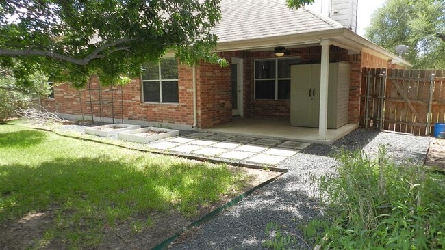 Building Photo - 613 Hickory Run Dr