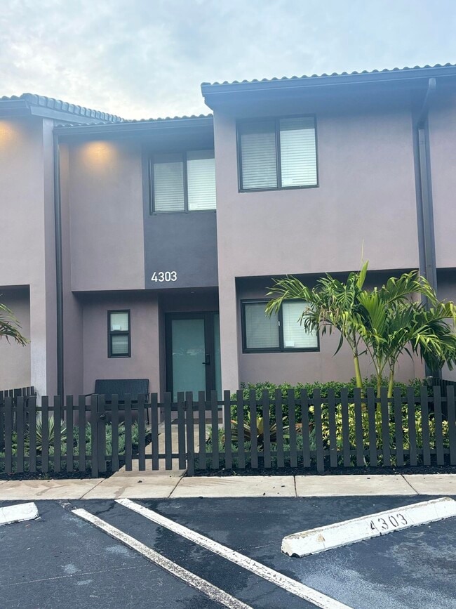 Building Photo - 4329 NW 115th Ave