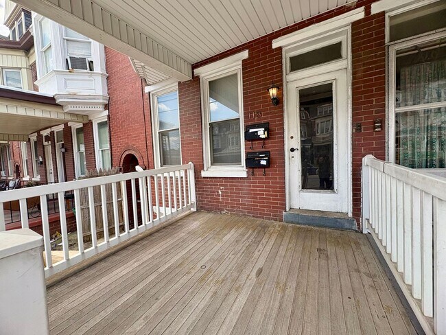 Building Photo - 118 S Richland Ave