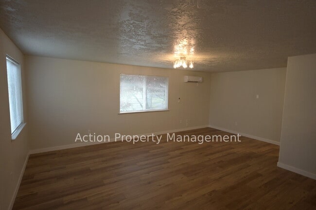 Building Photo - 2 bed, 1 bath, 1 car garage in Sequim