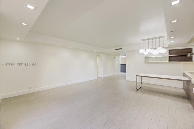 Building Photo - 161 Crandon Blvd