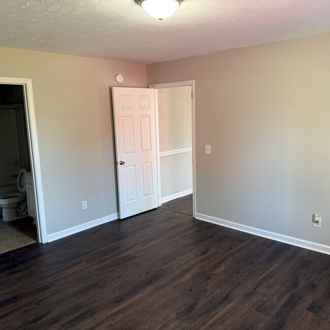 Building Photo - 1551 Ridgemont Dr