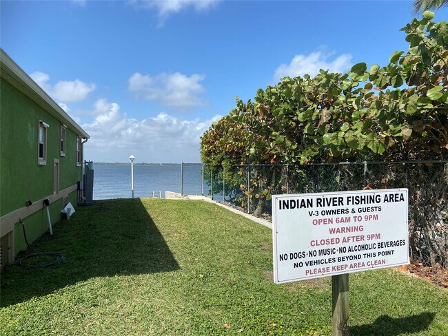 Building Photo - 10701 S Ocean Dr