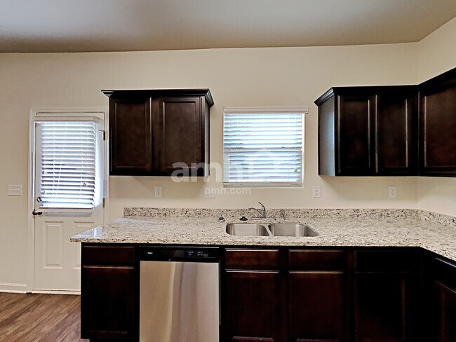 Building Photo - 4043 Clay Ct SE