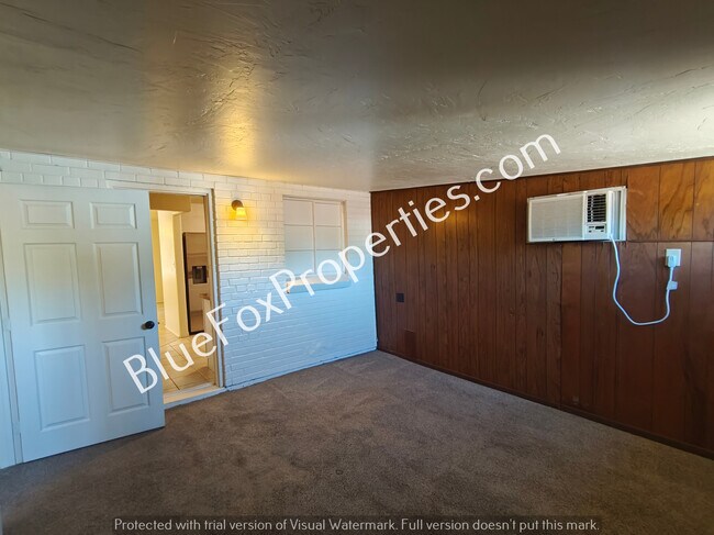 Building Photo - 907 E Weymouth St