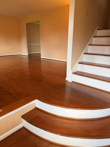 Building Photo - 7818 Attleboro Dr