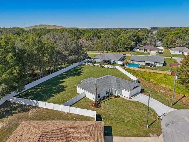 Building Photo - 6 Dogwood Dr Trce