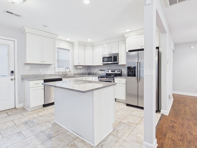 Building Photo - 7803 Nesbitt Dr