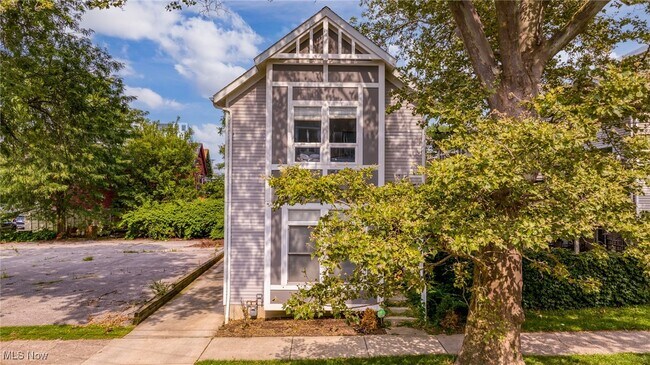 Primary Photo - 1455 W 32nd St