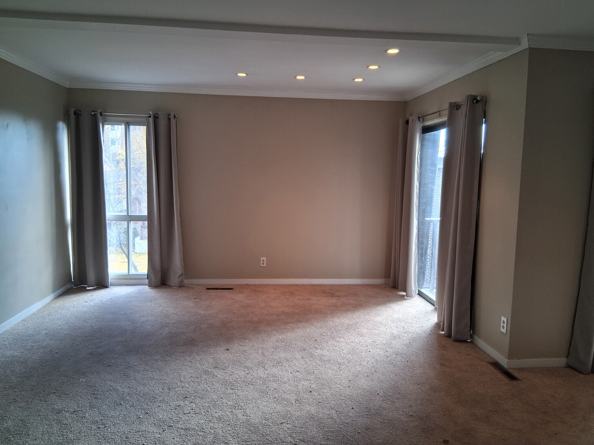 Building Photo - 5 Stonehenge Cir