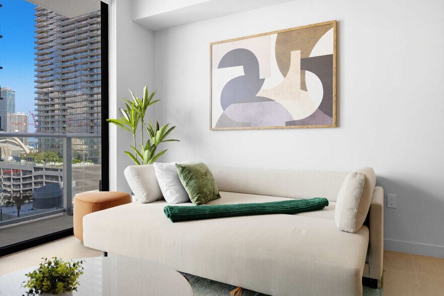 Building Photo - 601 N Miami Ave