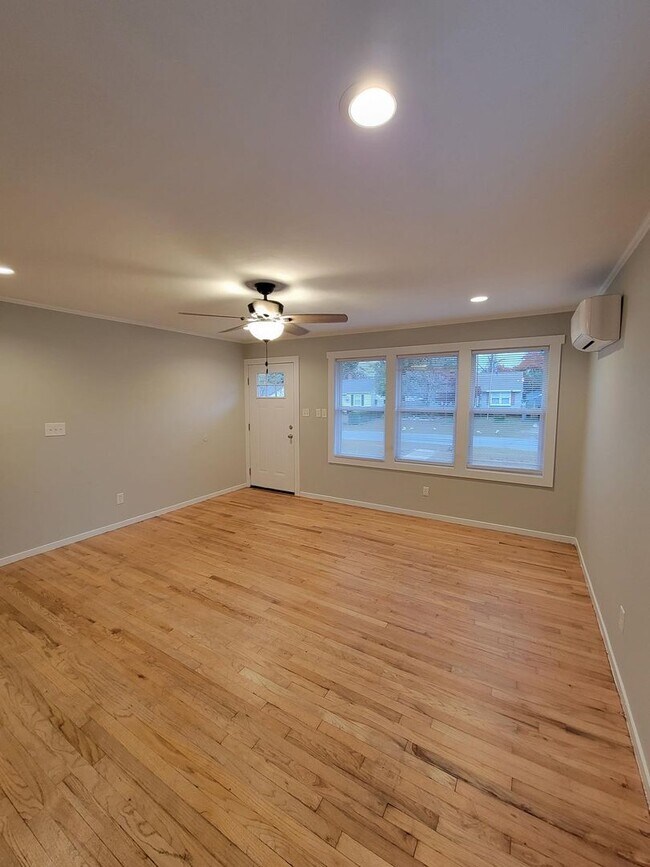 SUNSET PARK Renovated Cottage Style home... 2342 Monroe St