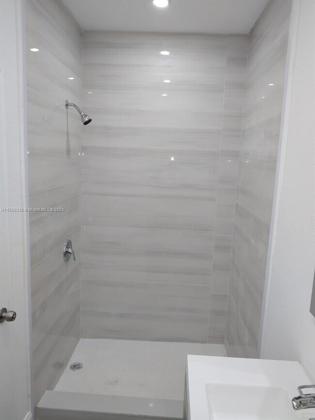 Building Photo - 1983 NW 46th St