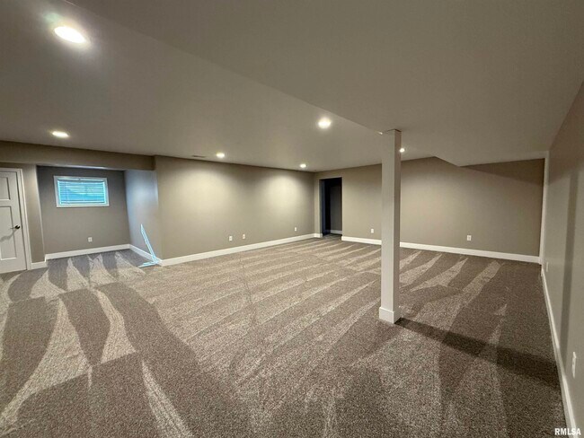 Building Photo - 4511 Castle Pines Dr