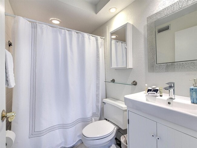 Building Photo - 720 Bayport Way