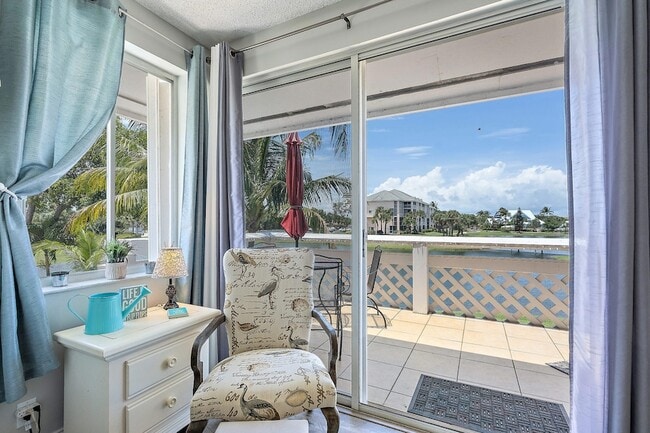 Building Photo - 353 S US Hwy 1