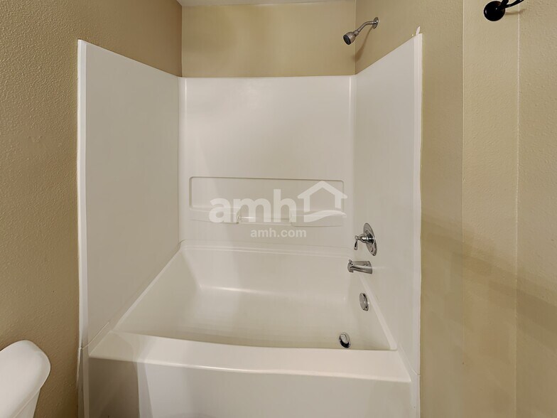 Building Photo - 227 Morning Dew Dr