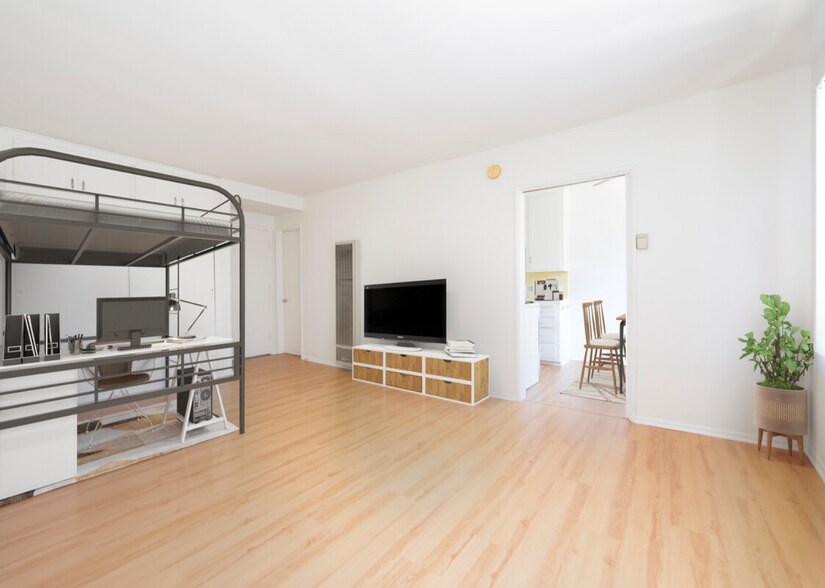 Building Photo - 669 Levering Ave