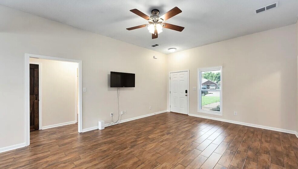 Building Photo - 136 Enfield Cv