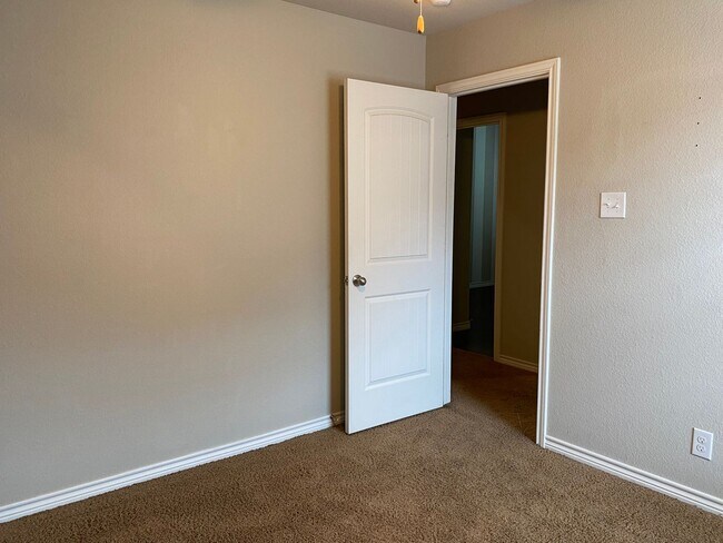 Building Photo - 5 BEDROOM, BELTON ISD