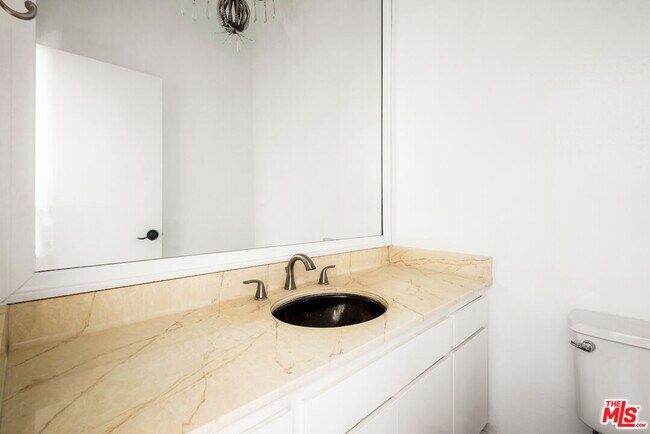 Building Photo - 1944 Glendon Ave