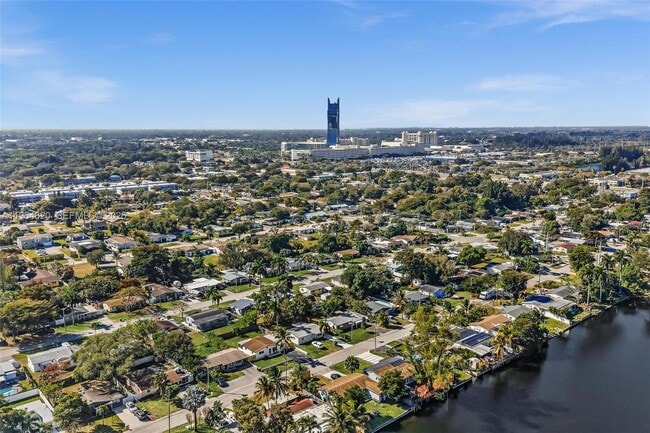 Building Photo - 4214 SW 49th Ct