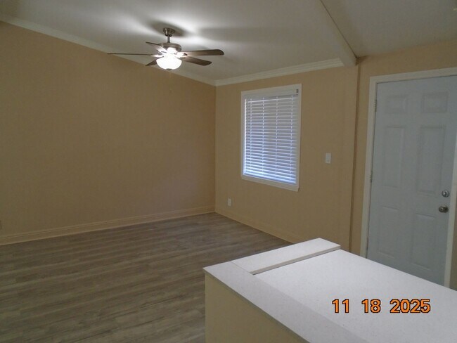 Building Photo - Lovely East Lancaster 3 Bedroom Home