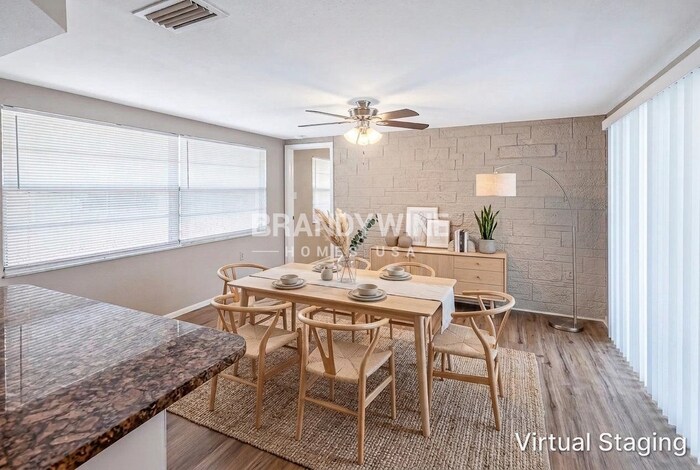 Building Photo - 7815 Treasure Pointe Dr