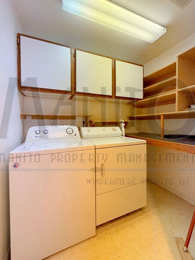 Building Photo - Unique Jon Sayler Designed Townhome