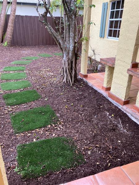 Building Photo - 5619 NE 5th Terrace