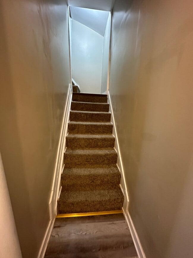 Building Photo - Spacious 5-Bedroom Home with 2 Full Baths, Freshly Rehabbed, Ready to rent