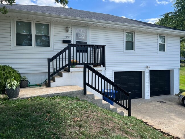 Building Photo - 304 S Lincoln Ave