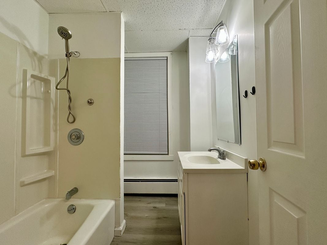 Building Photo - 35 Lincoln St