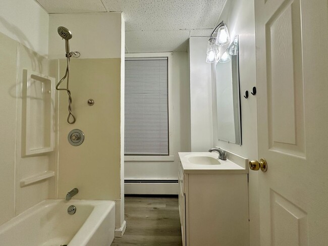 Building Photo - 35 Lincoln St