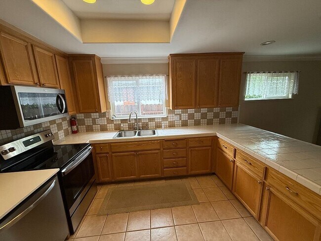 Building Photo - 106 Almanor Dr