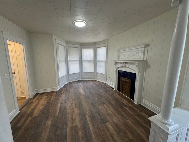 Building Photo - 1030 19th St