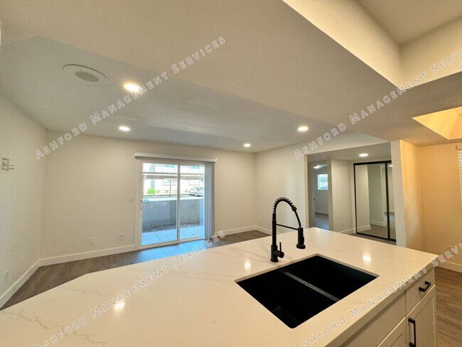 Building Photo - 520 N Stapley Dr