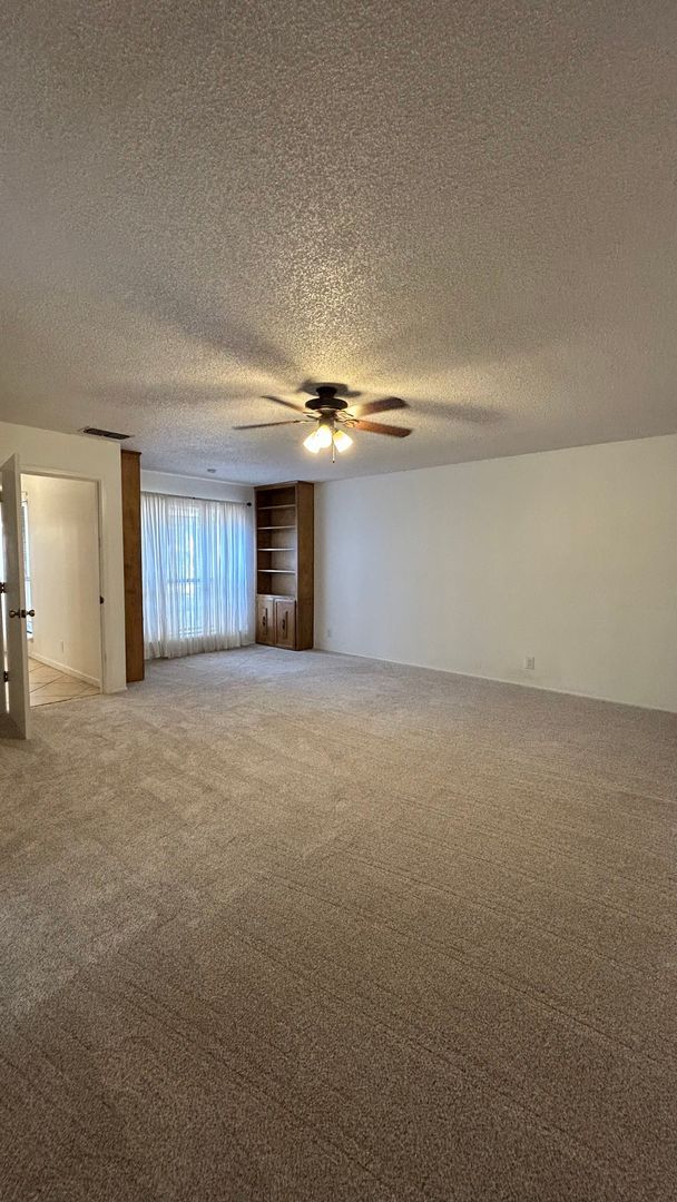 Building Photo - Large Family Home in Country Club North