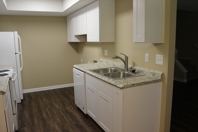 Building Photo - Duplex in Park Hill School District