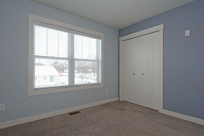 Building Photo - Beautiful 3 BD / 2.25 BA townhome in Rosemount!