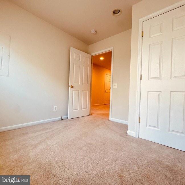 Building Photo - 8936 Singleleaf Cir