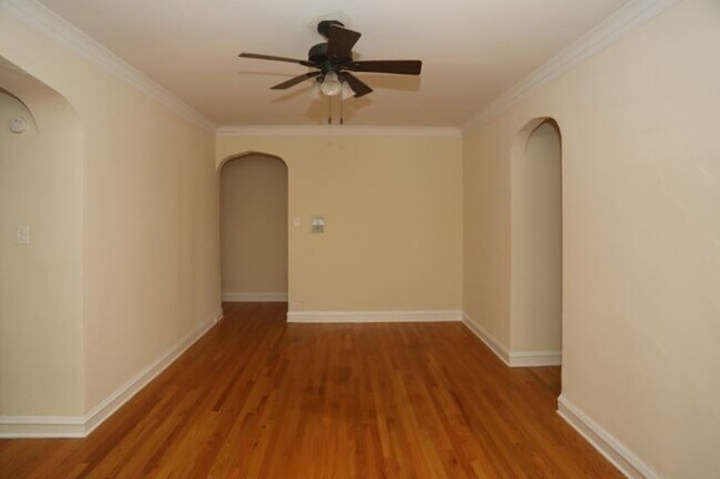 Building Photo - 4644 N Paulina St