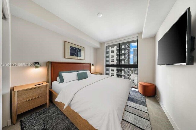 Building Photo - 11 NE 6th St