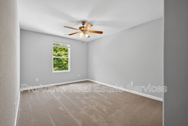 Building Photo - 615 Roland Dr