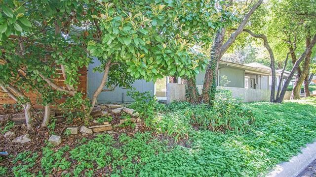 Building Photo - 2059 Dorothy Ln