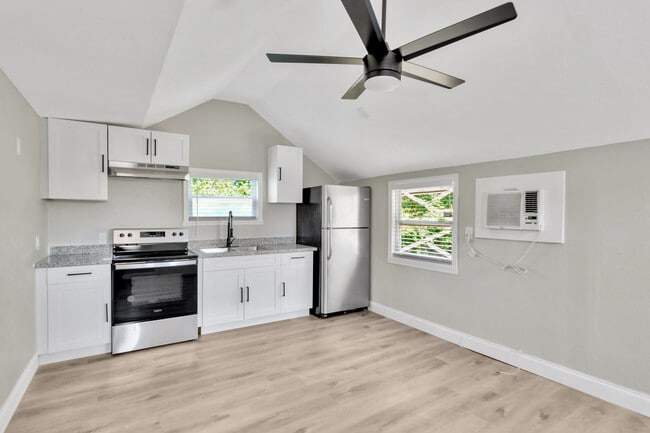 Building Photo - 1515 Sadlon Ave